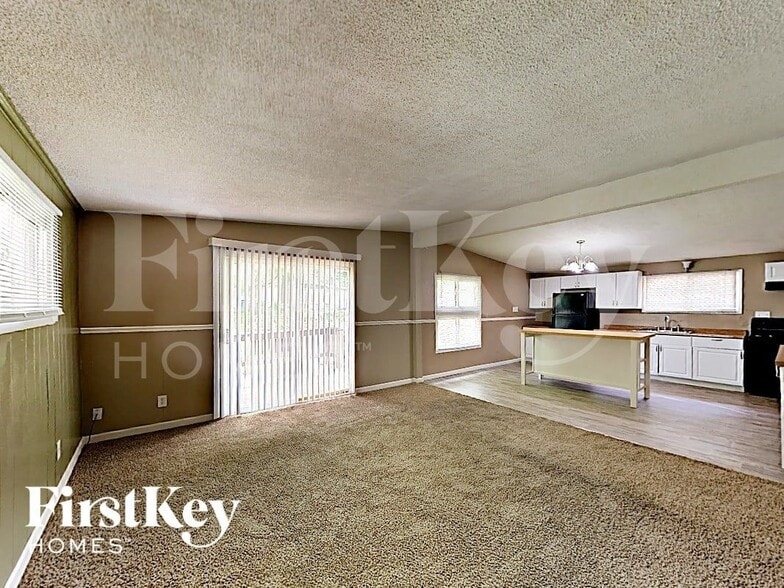 Building Photo - 805 Robinwood Dr