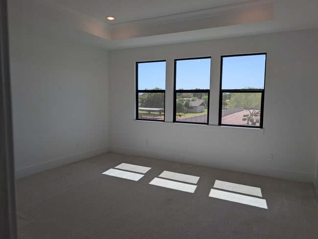 Building Photo - 2102 N Woodburn Pl