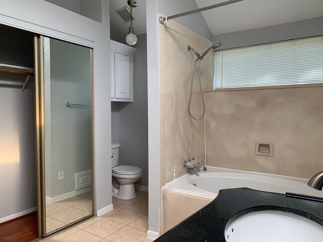 Building Photo - 3111 Lazy Brook Dr