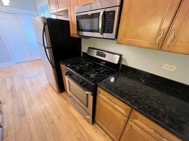 Building Photo - 4548 W George St