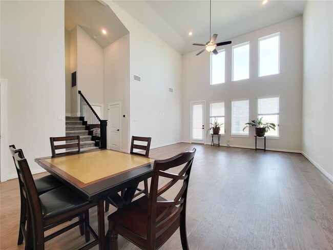 Building Photo - 31526 Beacon Cove Trl