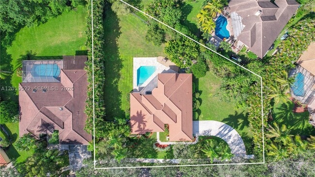 Building Photo - 1256 Manor Dr S