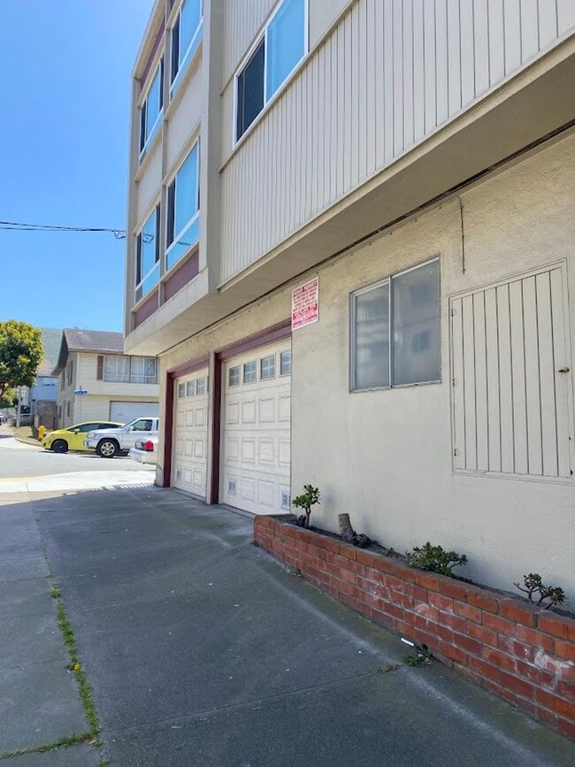 Building Photo - 262Price