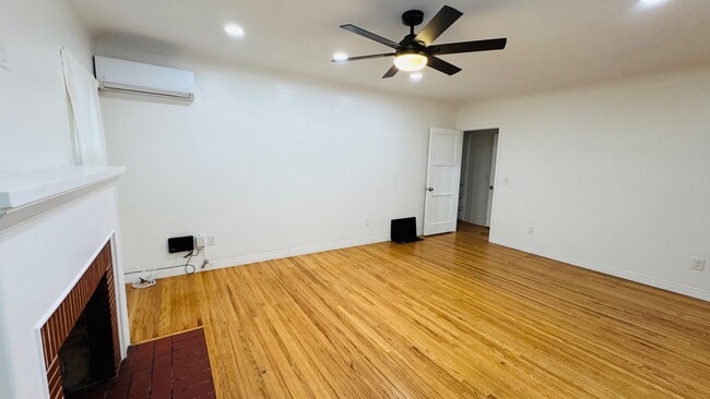 Building Photo - 613 E El Morado Ct