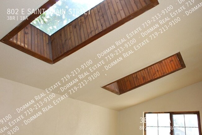 Building Photo - 802 E Saint Vrain St