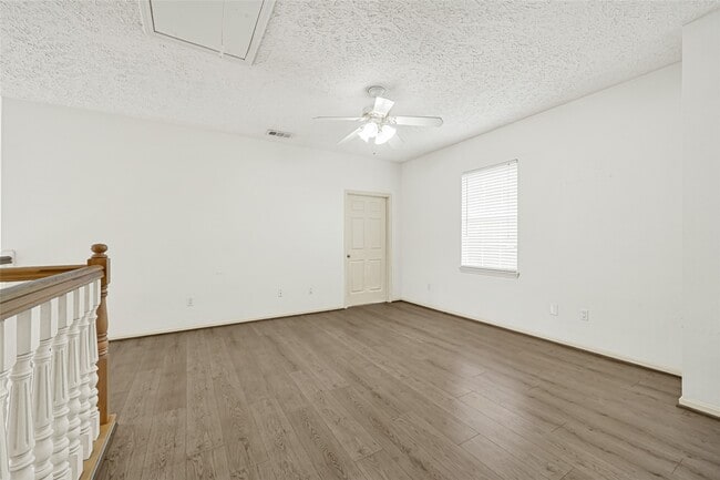 Building Photo - 10535 Emnora Ln