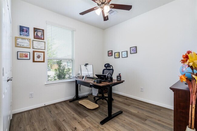 Building Photo - 7702 Royal Oasis Ln
