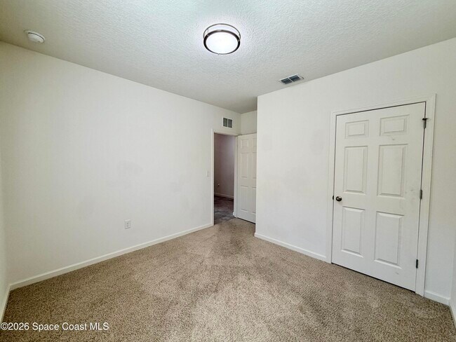 Building Photo - 388 Coyote Dr