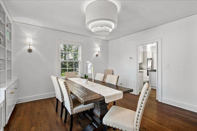 Building Photo - Manor Woods 5 Bedroom 2.5 Bathroom Colonial Home