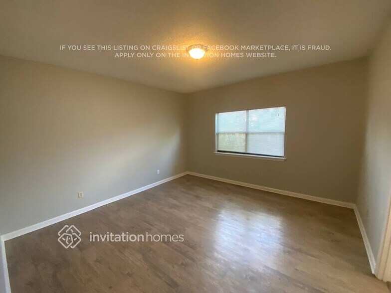Building Photo - 1651 Ashwood Cir