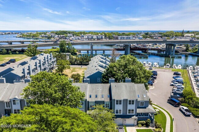 Building Photo - 110 Sea spray Ln