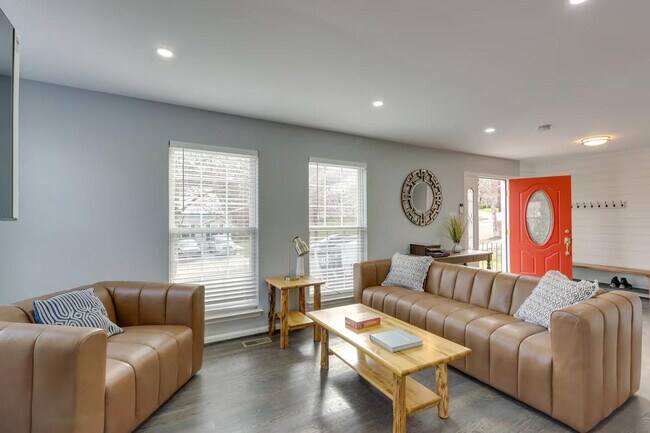 Building Photo - 3102 Hillside Ave