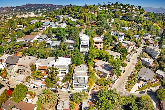 Building Photo - Your Perfect 3/2.5 Los Angeles Home Available Now!