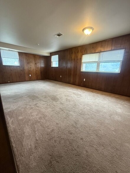 Building Photo - 537 Brandt Ave