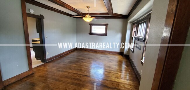 Building Photo - Amazing Historic Independence Home-Available NOW!!