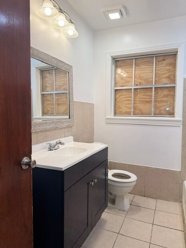 Building Photo - 6015 Doulton Dr