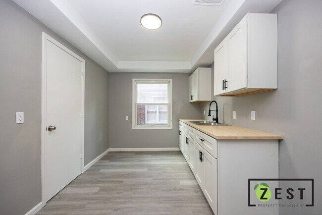 Building Photo - 5235 Chatsworth St