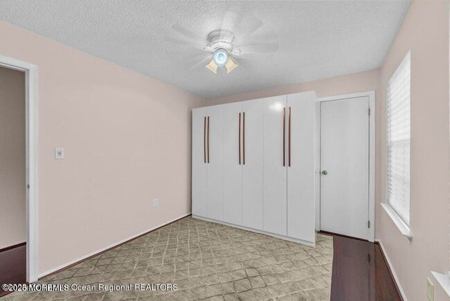 Building Photo - 237 Wycoff Way W