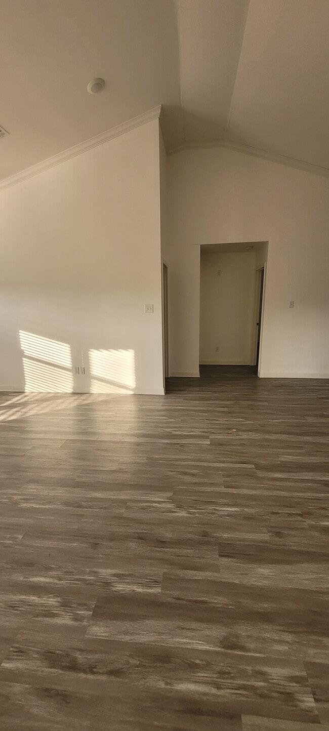 Building Photo - 45 Buena Vis Dr