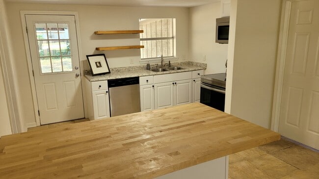 Building Photo - 12 Concordia Blvd