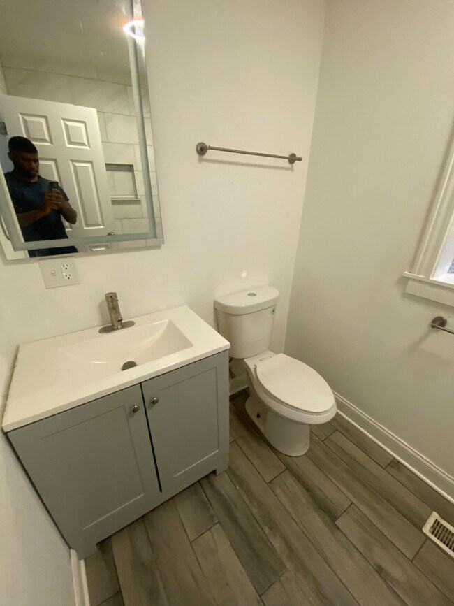 Building Photo - Charming 3-Bedroom Home | Updated Kitchen | Shared Laundry