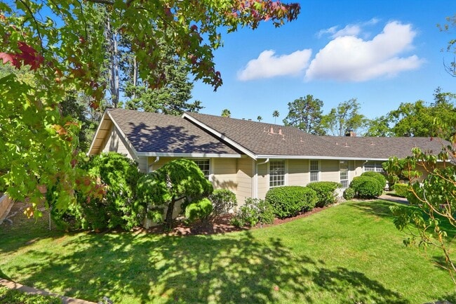 Building Photo - Stunning 3,488 Sq. Ft. Home with Pool & 3-Car Garage