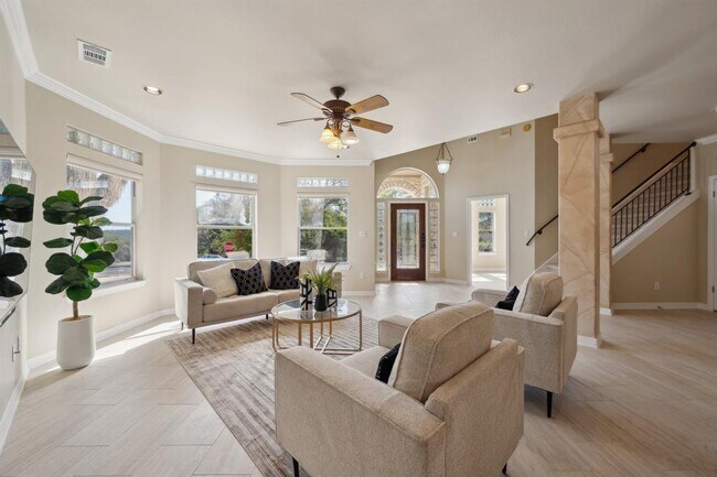 Building Photo - 9907 Spicewood Mesa
