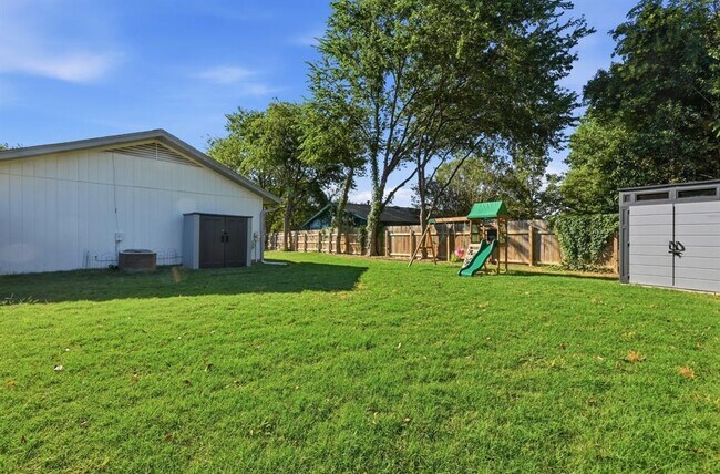 Building Photo - 2307 Deadwood Dr