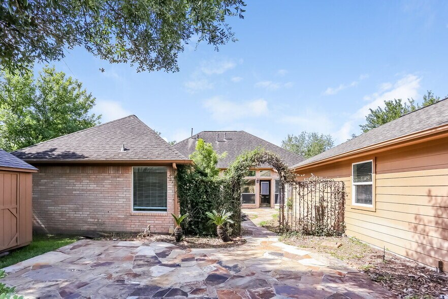 Building Photo - 13207 Castle Combe Dr