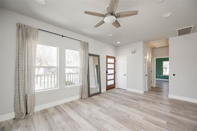 Building Photo - 3000 Prado St