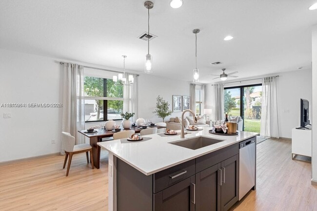 Building Photo - 13138 SW Vallettia Wy