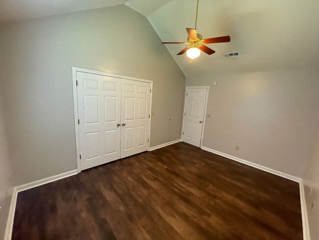 Building Photo - 1004 Creekside Pl