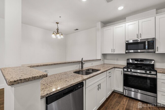 Building Photo - 714 Stiller Ln