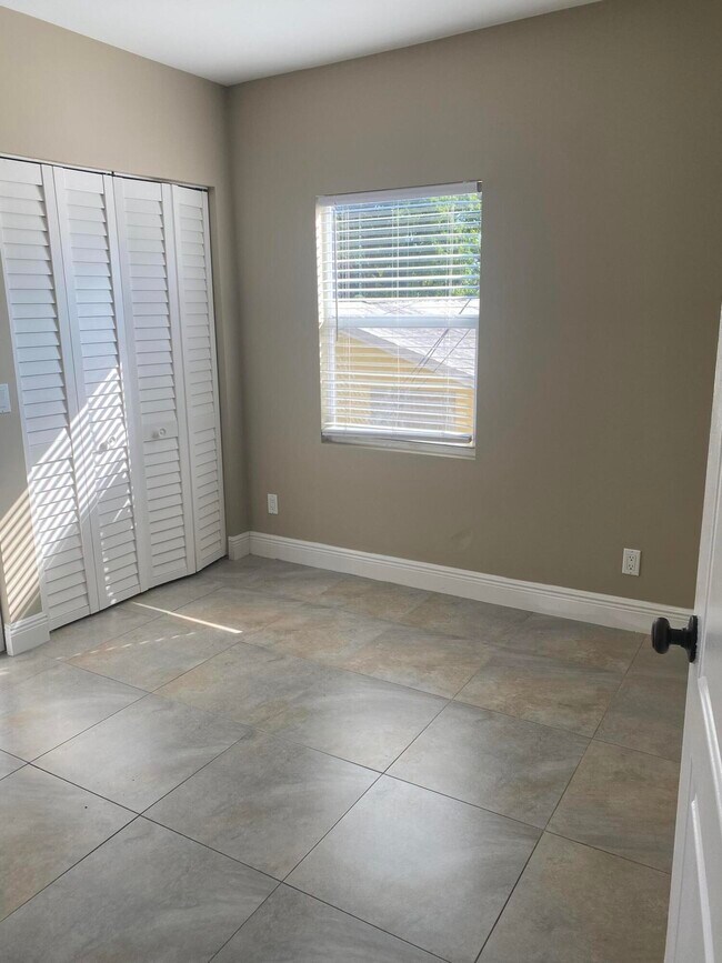 Building Photo - 508 57th St