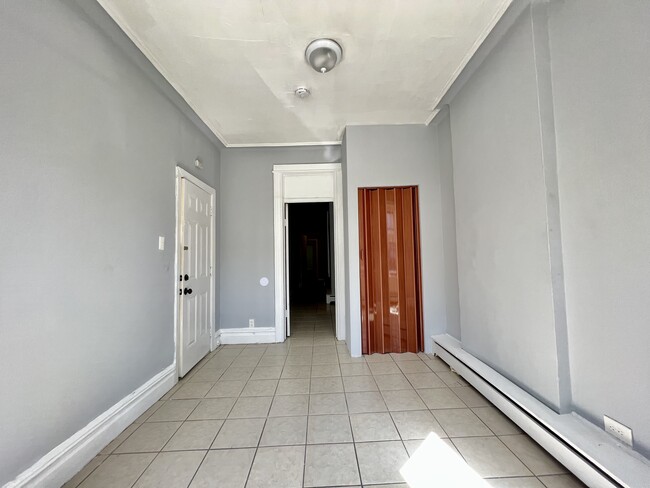 Unit 1R - 38 Bartholdi Ave