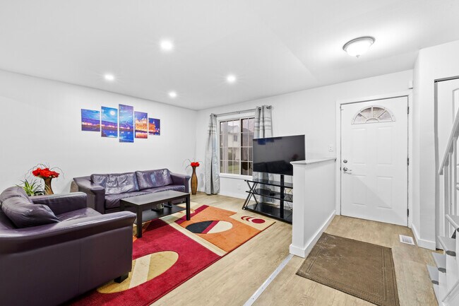Building Photo - 422 Gainsborough Ct