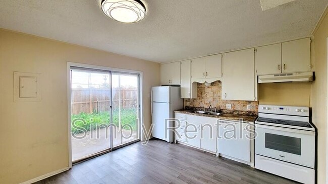 Building Photo - 400 Bill Bradford Rd