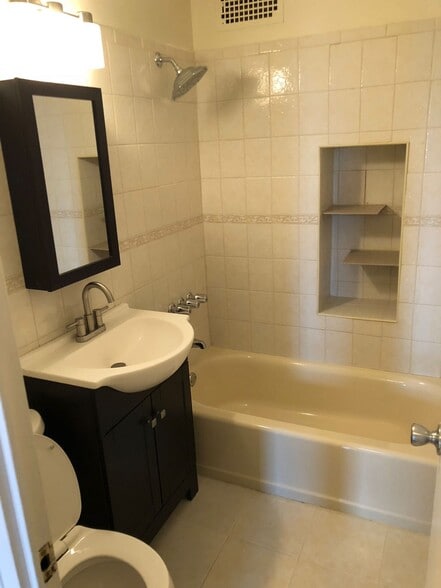 Building Photo - 225 St Pauls Ave