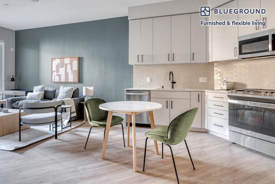 Building Photo - 555 E Evelyn Ave