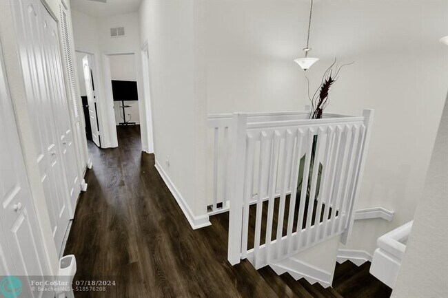 Building Photo - 8455 Lakeview Trail