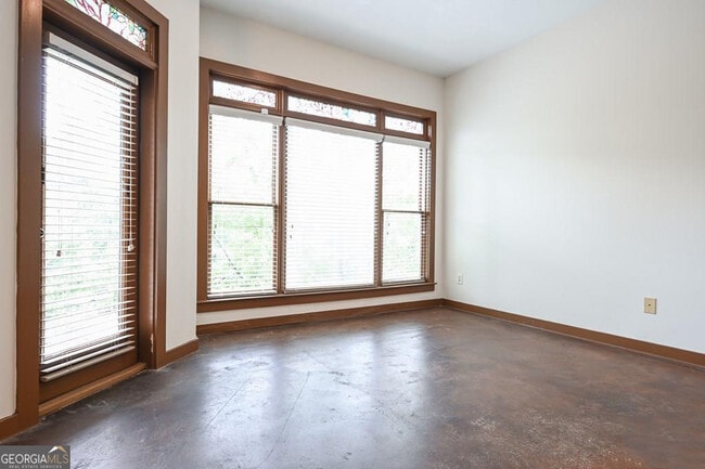 Building Photo - 250 Martha Dr