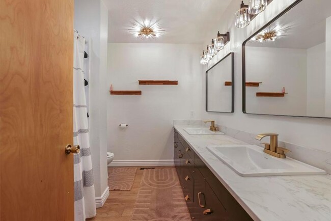 Building Photo - 216 Diana Dr