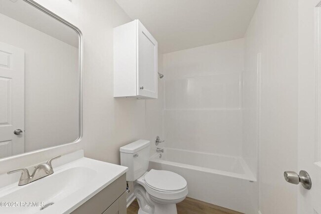 Building Photo - FOR RENT in LAFAYETTE!