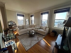 Building Photo - 483 Beacon St