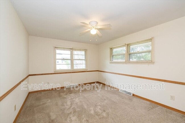 Building Photo - 647 Alwyne Rd