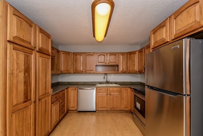 Building Photo - 1031 Stratford Pl