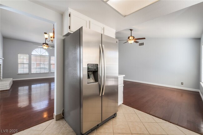 Building Photo - 5761 Cloverleaf Cir