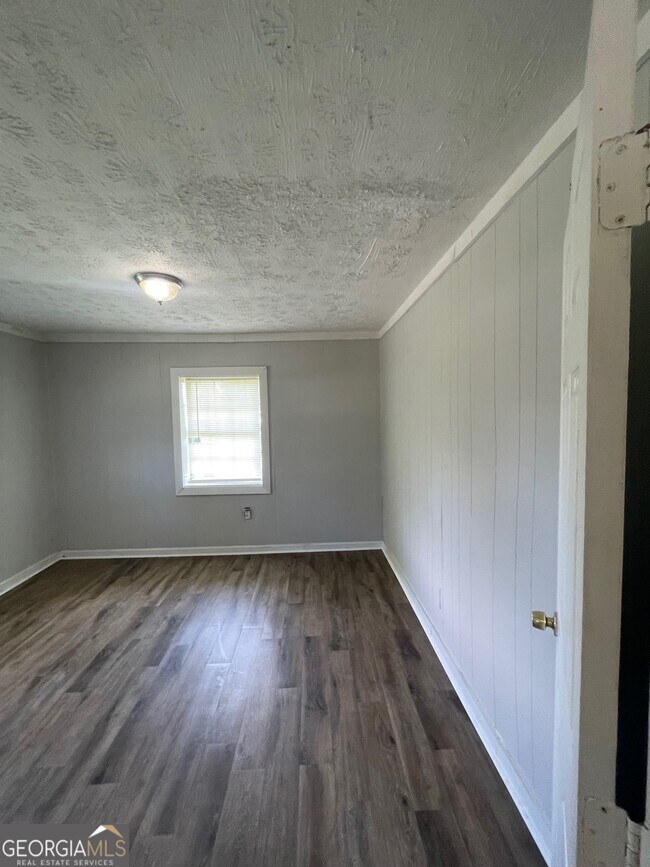 Building Photo - 6501 Elsie St