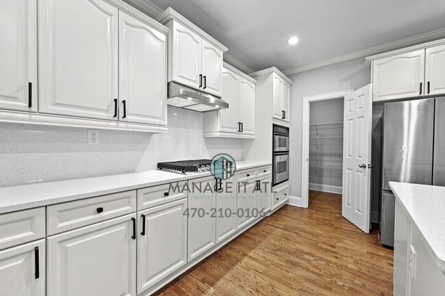 Building Photo - 5 Bedroom House in gated community in Dulu...