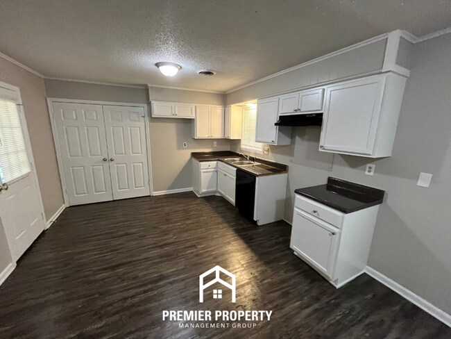 Building Photo - Charming 3BR/2BA in 38118 | Gleaming Hardwood Floors, Dining Area & Huge Yard